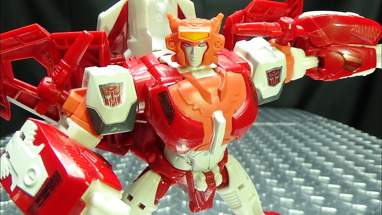 Power of the Primes Voyager ELITA-1: EmGo's Transformers Reviews N' Stuff