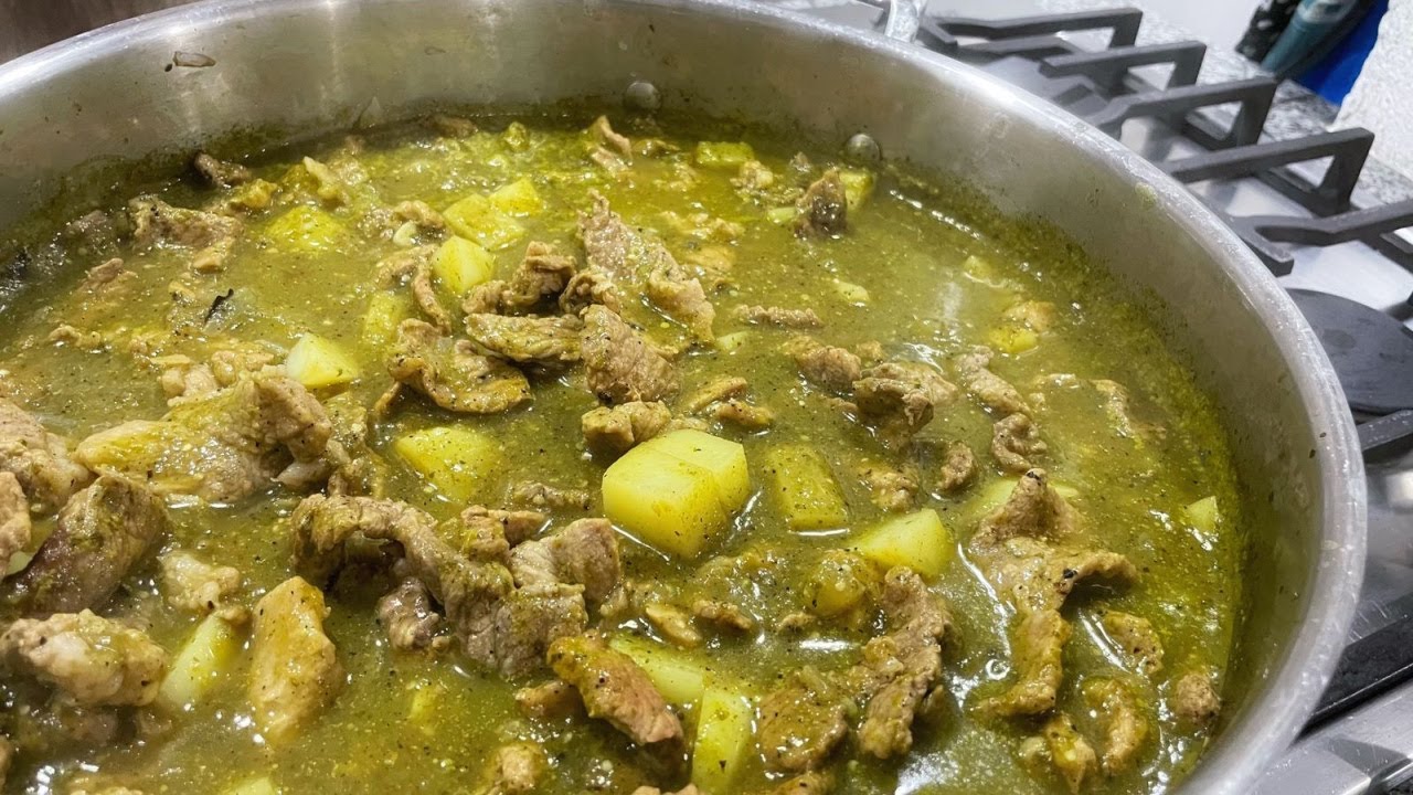 BISTEC DE RES CON PAPAS EN SALSA VERDE
