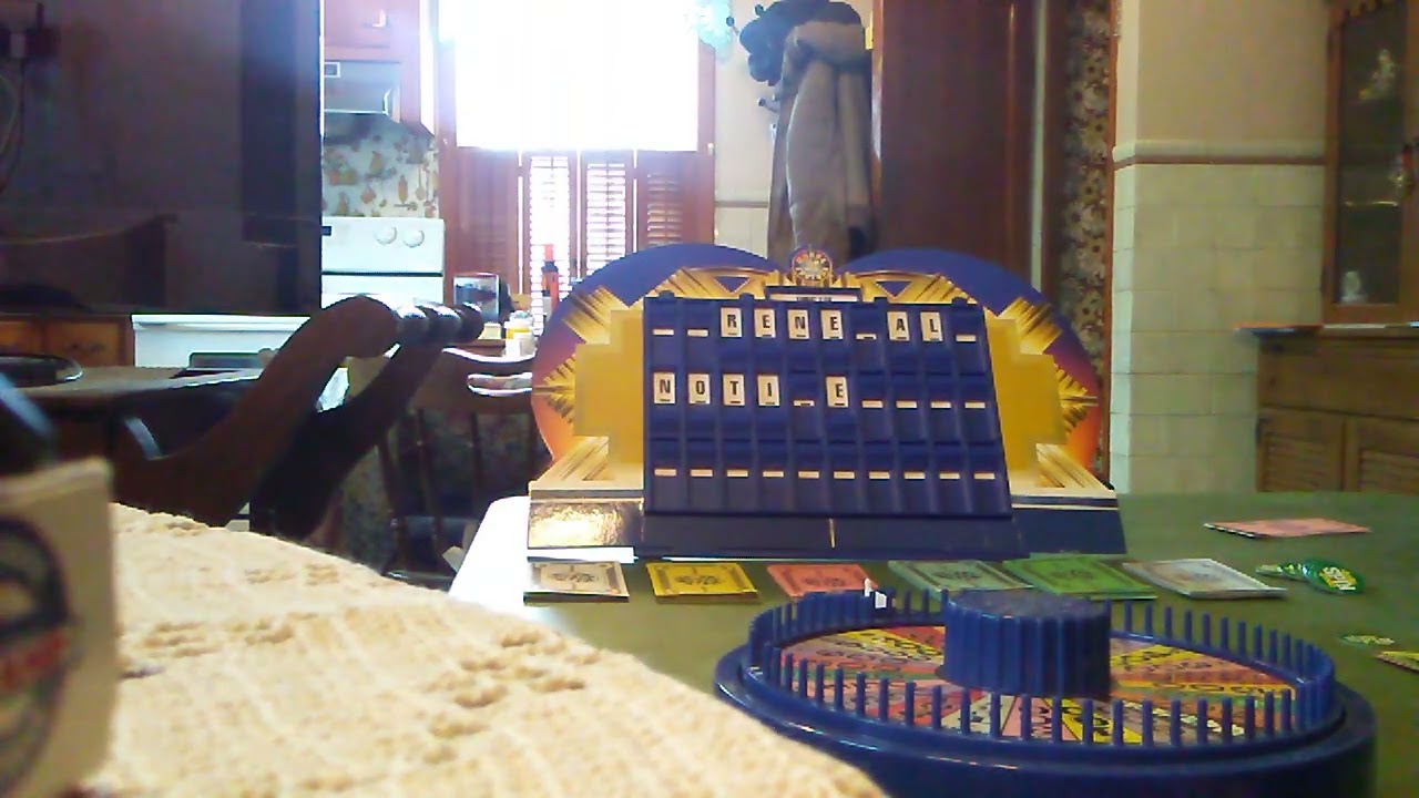 Deluxe Wheel of Fortune board game from 2006 showdown.