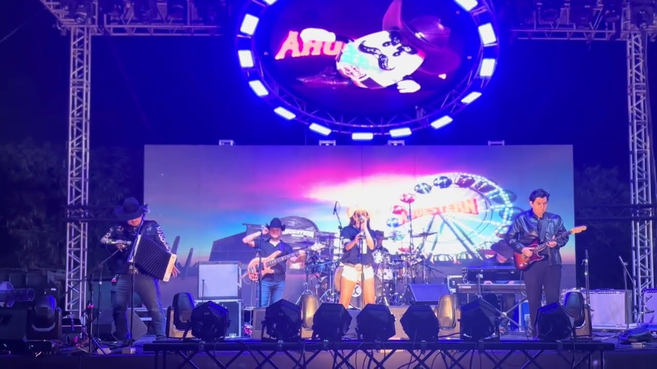 COMO A MI (Ahuestern Country Fest /Monterrey NL) - Laura Denisse y Los Brillantes