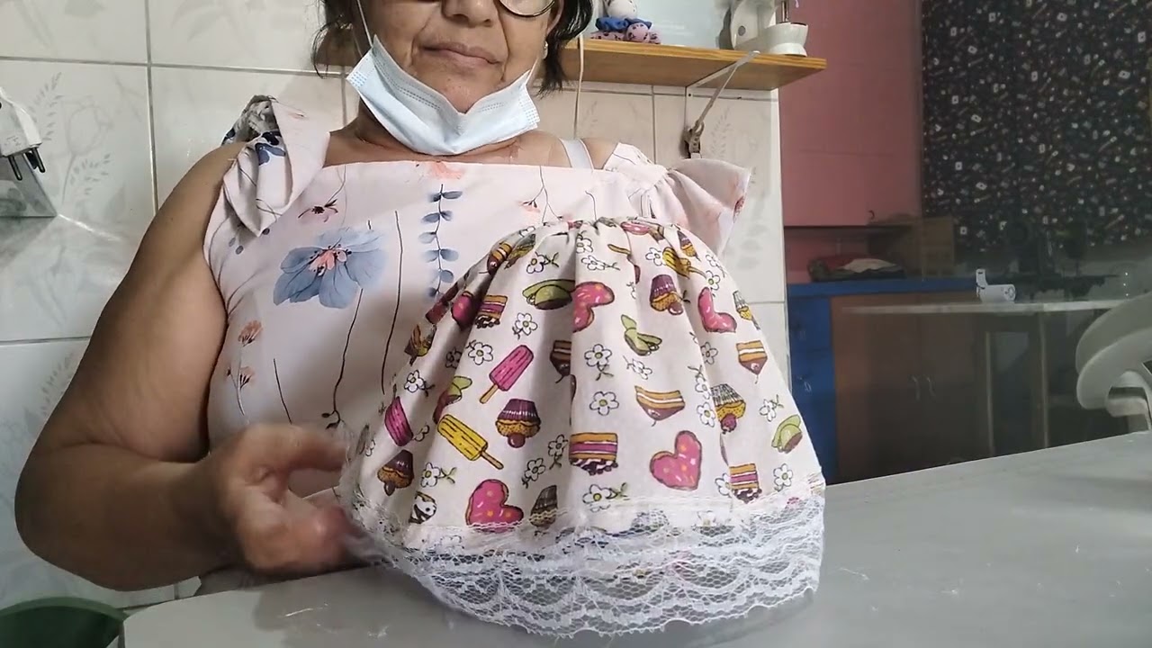 Reciclei uma embalagem de creme capilar deu isso linda boneca. 