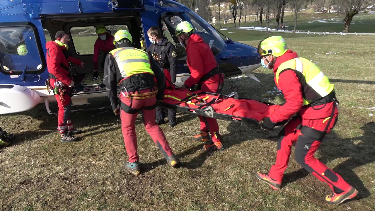 Helikopterska vaja gorskih reševalcev Slovenije (Helicopter exercise of mountain rescuers of SLO)