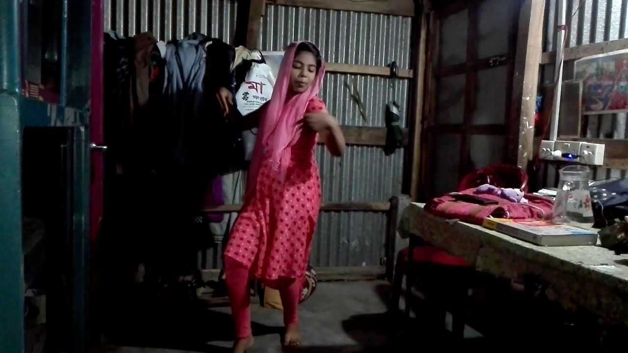 গ্রামের মেয়ের অস্থির নাচ,Local dance.