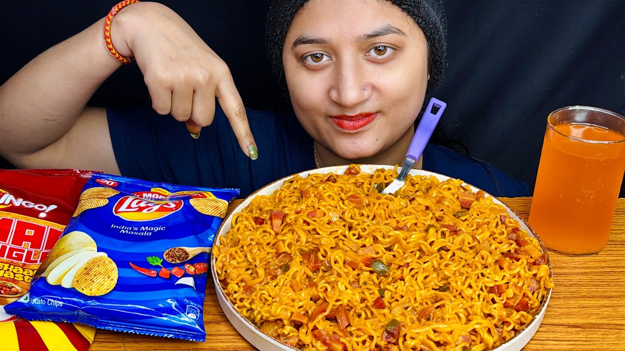 EATING VEGETABLES MASALA MAGGI,MASALA MAGIC LAYS,NACHOS|STREET STYLE MAGGI NOODLES ASMR|FOODIE