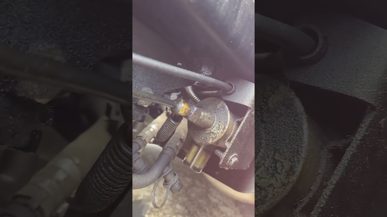 How do I change the fuel pump on a Thermo King APU?