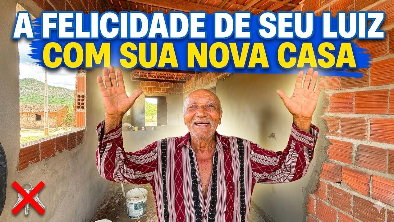 Seu Luiz de 80 anos feliz ao ver sua casa em parte de reboco 