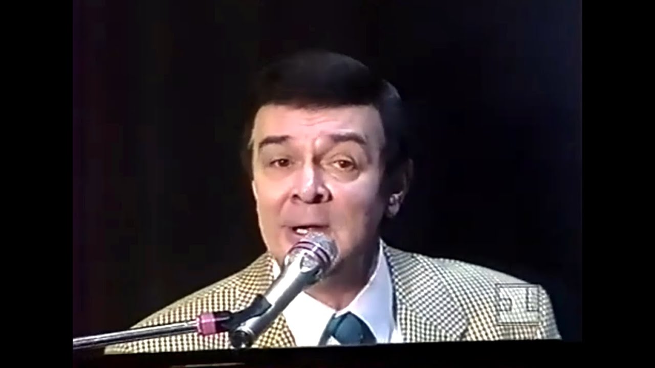 Mуслим Магомаев поздравляет Александра Маслякова. 16.01.1994