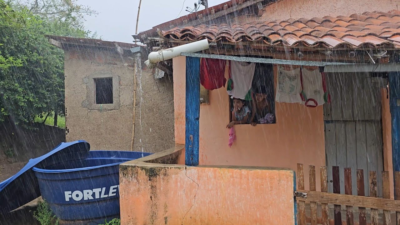 Temporal de chuva de verão chegou derrepente aqui no sitio 