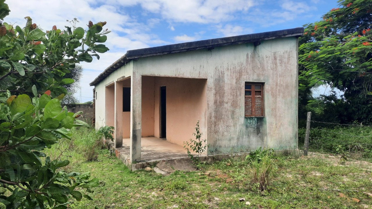 EXPLOREI ESTA CASA ABANDONADA NO MEIO DO MATO… E O INTERIOR ME SURPREENDEU! 👀