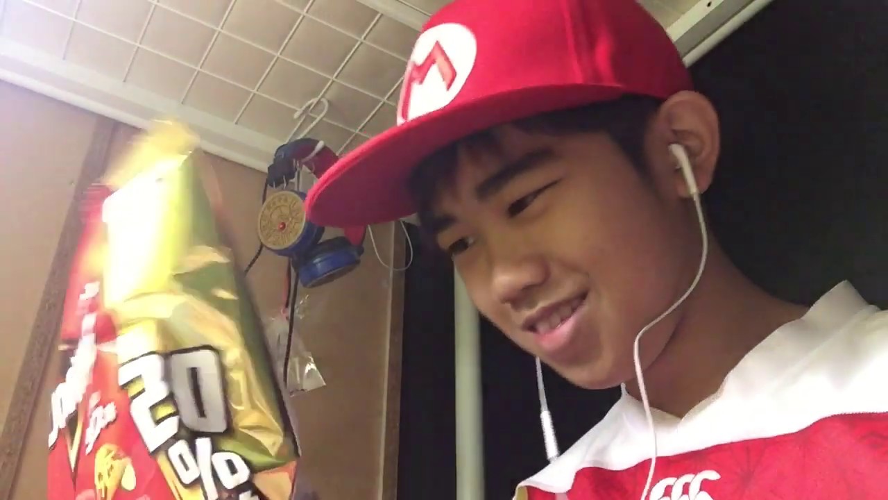 ASMR ドリトスとドクターペッパー 咀嚼音 Eating Doritos and drinking Dr Pepper