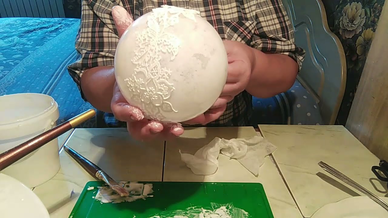 Ёлочный шар. Украшаю кружевами. Поделки Переделки.