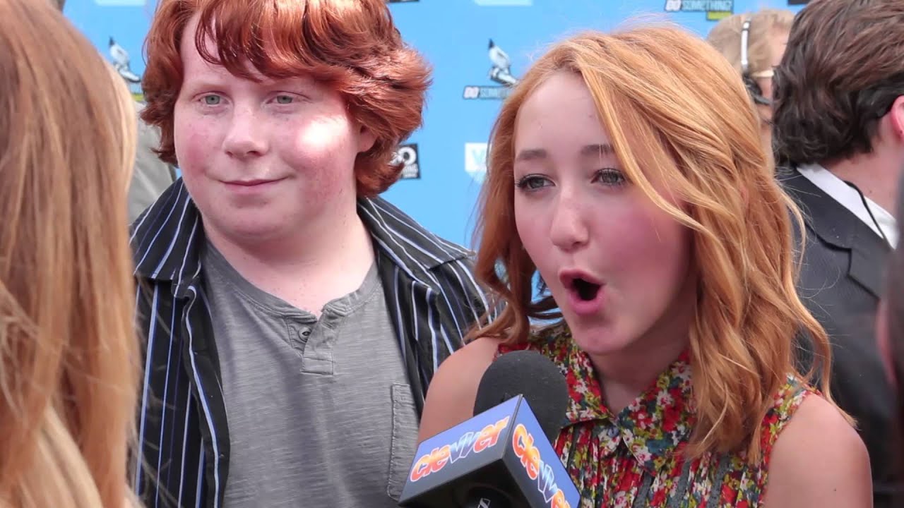 Noah Cyrus Talks Miley Cyrus and Liam Hemsworth Wedding Details!