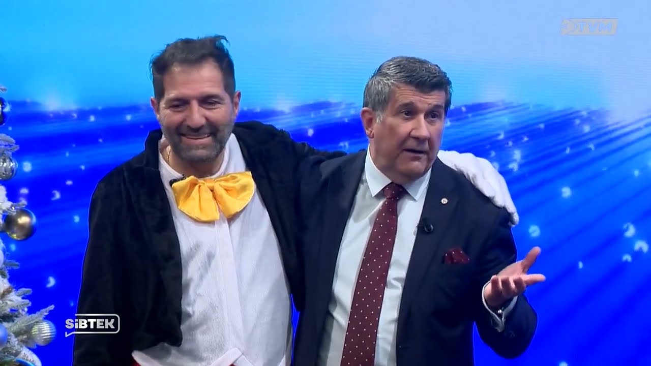 SIBTEK - John Bundy ikanta Pajjiż tal-Mickey Mouse waqt Sibtek flimkien mal-Mickey Mouse innifsu ♥️