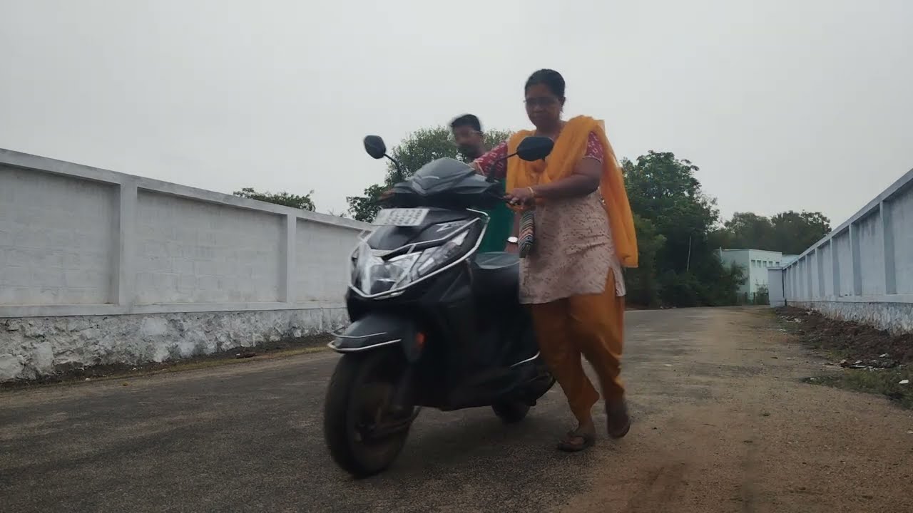 ஸ்கூட்டி கற்றுத் தரப்படும் தமிழ்நாடு முழுவதும் உங்கள் இடத்தில்🛵🛵