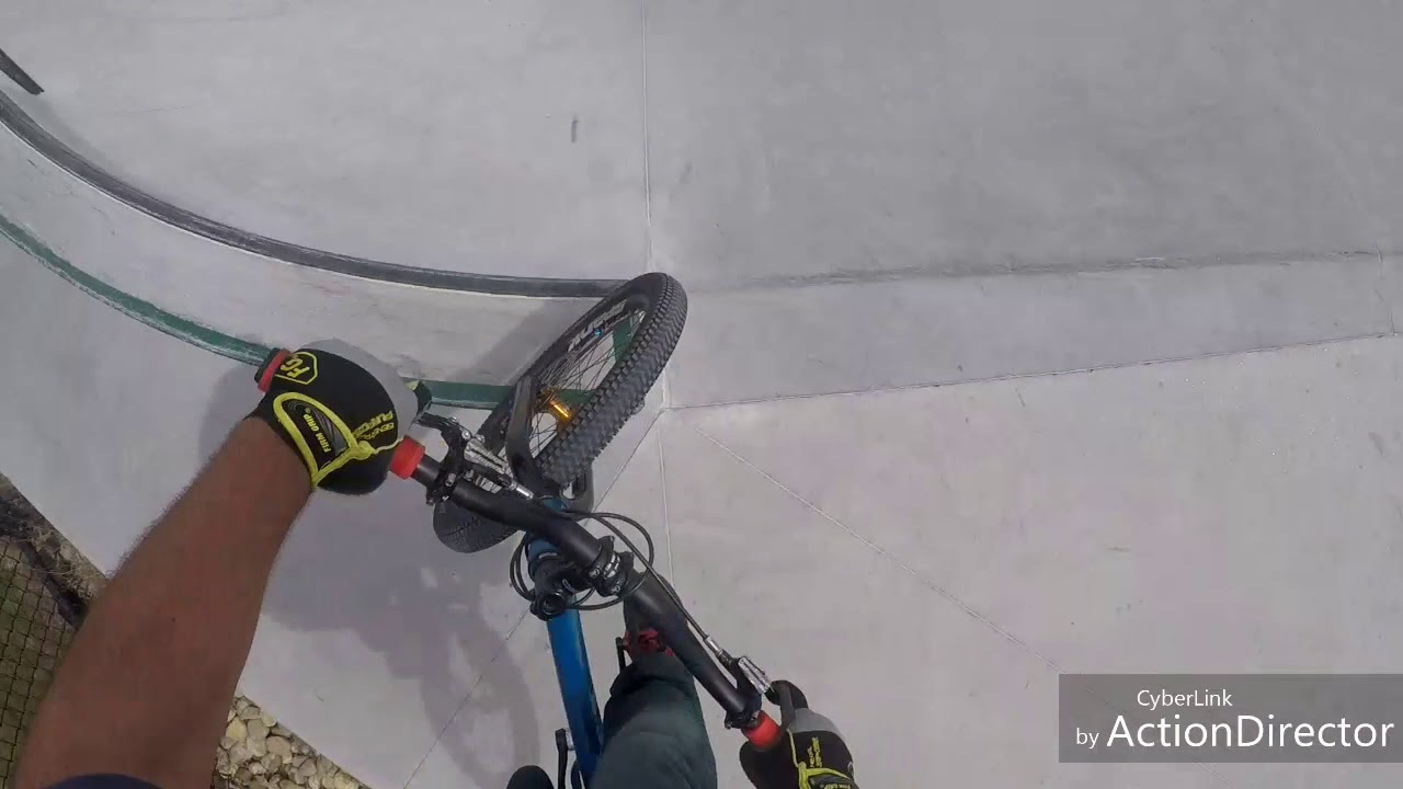 2018 Nashua NH Skatepark on my Street Trials Bike