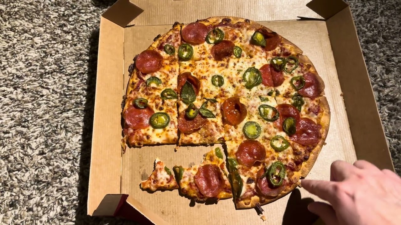 Pizza Hut Tavern Style Pizza Review