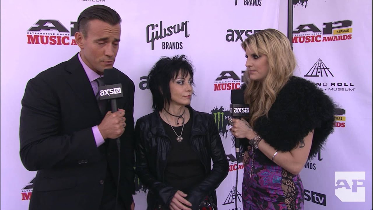 Joan Jett APMAs red carpet interview with CM Punk and Juliet Simms