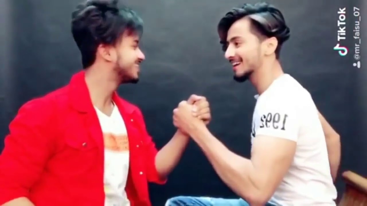 Hasnain Khan And His Team New Tik Tok Musically Videos