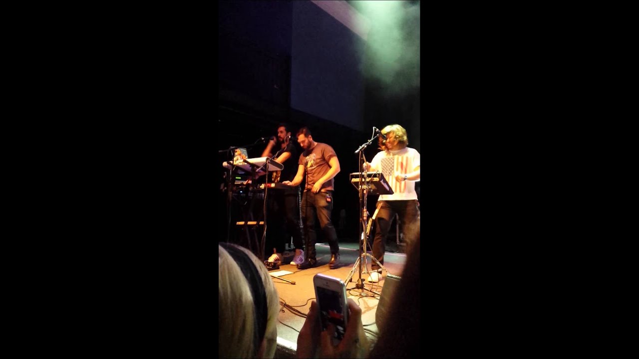 Bastille 9:30 Club- Dan starts laughing- 