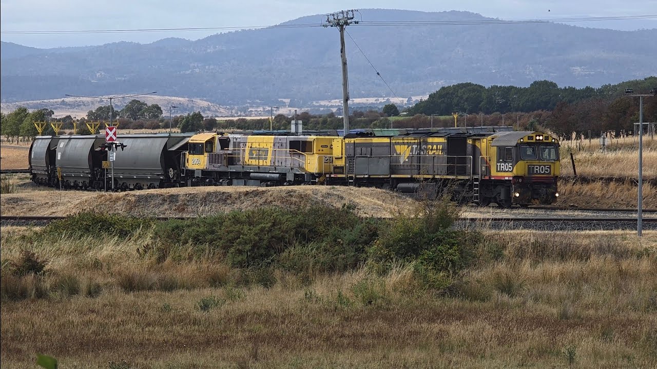 TasRail TR05 2054 #46 Coal train rounding Western Junction