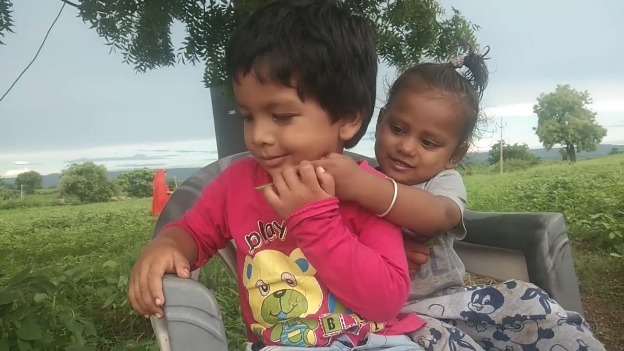 mamy ji pooja ke per dhulati hai