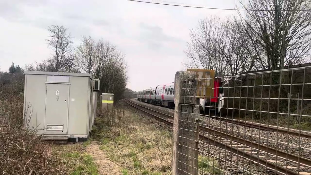 Class 197 passes St George&rsquo;s lc￼