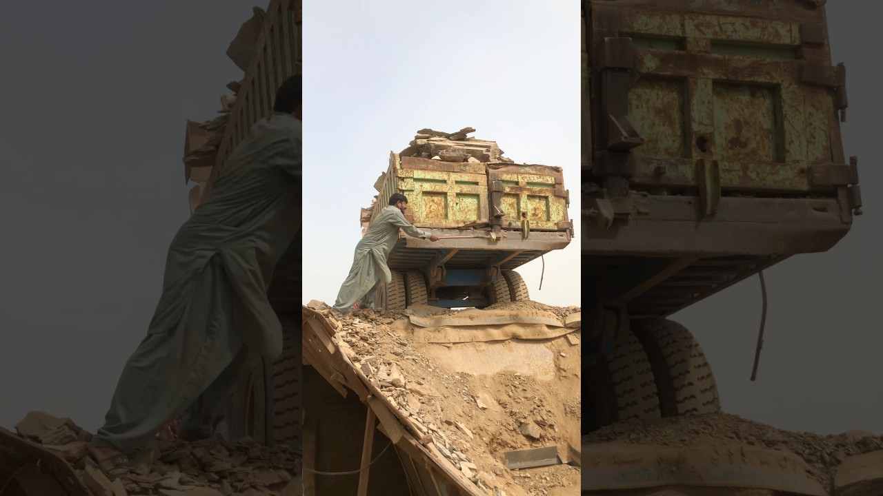 Ohh Dangerous Working Rock Crushing Plant #rockcrusher #jawcrusher #rockcrushing