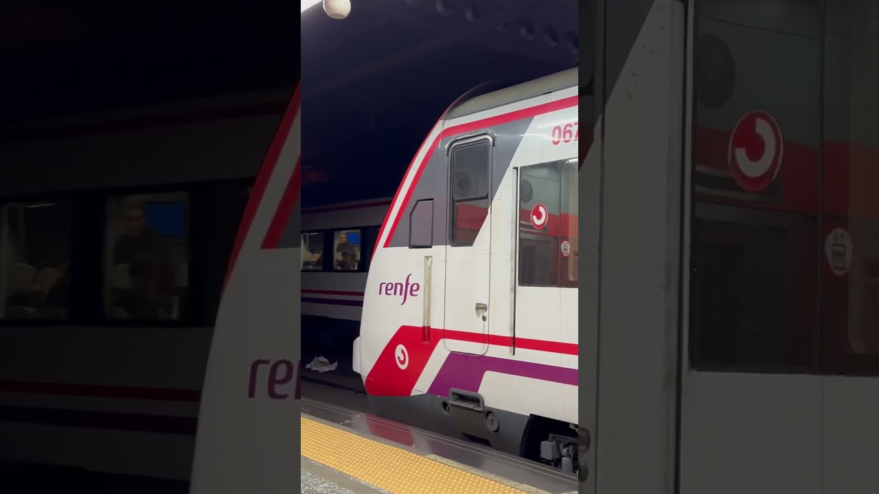 Renfe 465 Civia Cercanias Madrid en la estaci&oacute;n de Sol