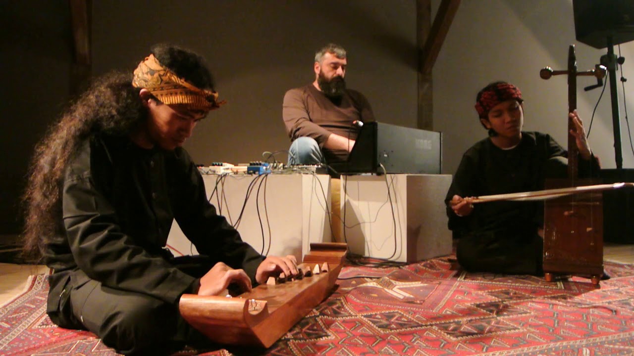 Tarawangsawelas feat. Rabih Beaini live at Meakusma. Europalia 2017