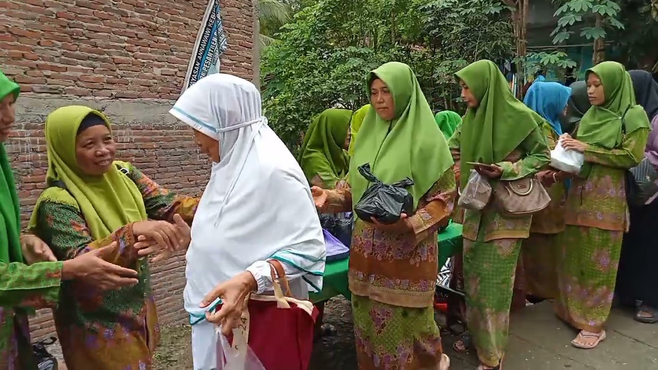Ibu-ibu muslimat dukuh lempong pejagoan