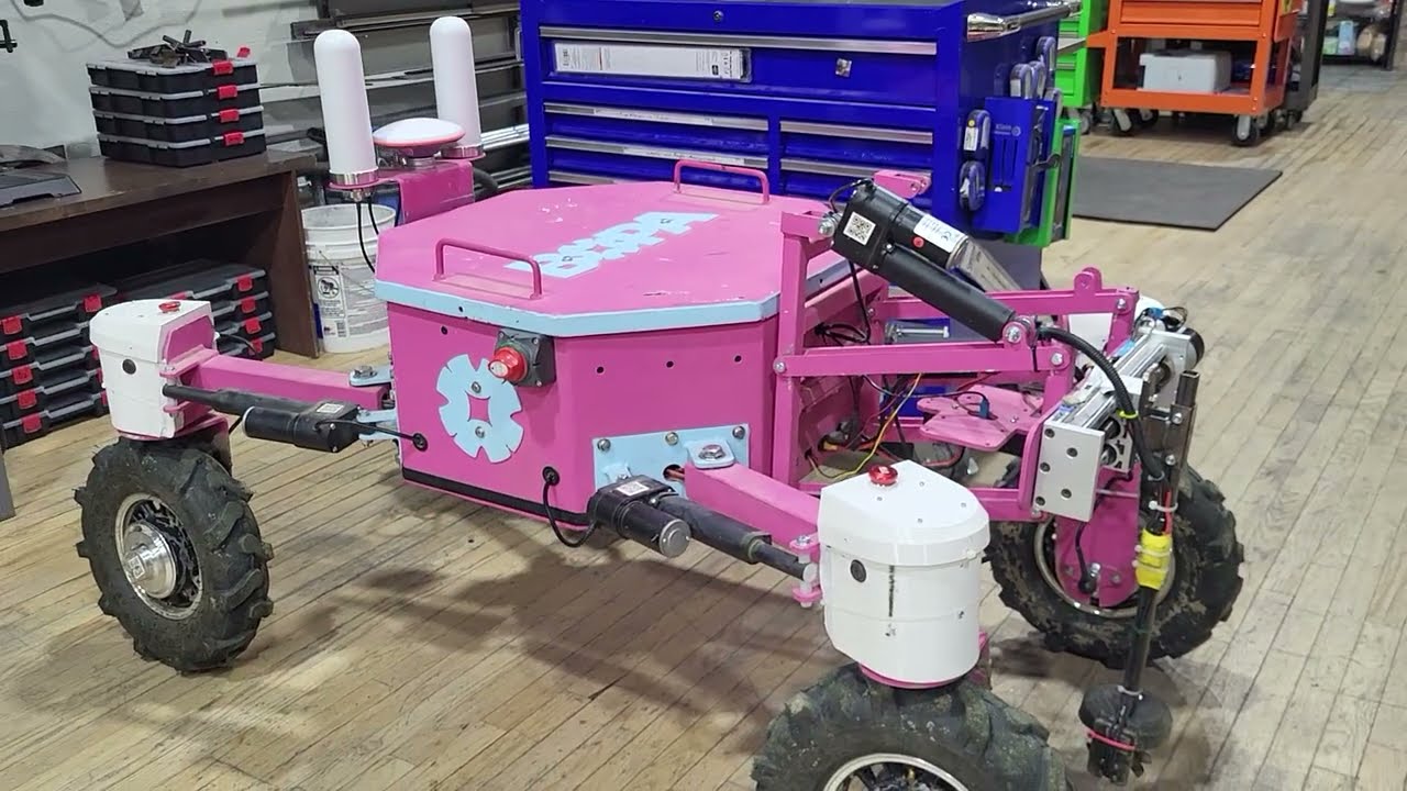 BOPA &mdash; Precision Ag Designs и создаёт новаторские автономные нанотракторы в Klein Makerspace