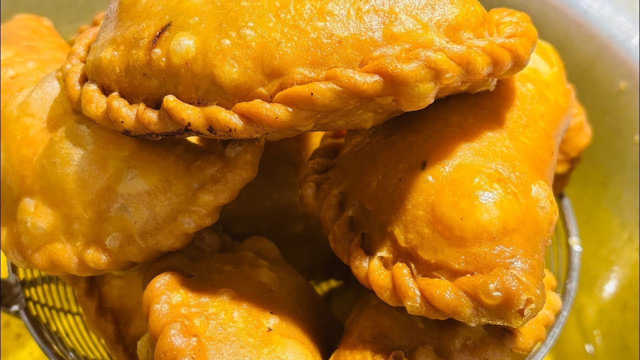 Golden Crispy Half Moon Chicken Samosa