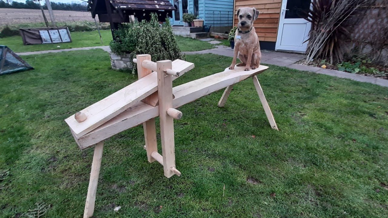 make a shave horse, out of a single piece of Ash. #woodcraft #bushcraft