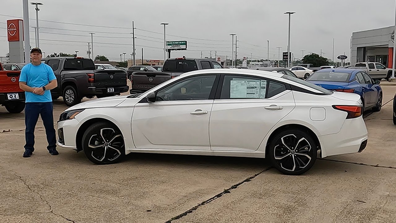 2024 Nissan Altima 2.5 SR AWD - Is It A BETTER Mid-Size Sedan Option?