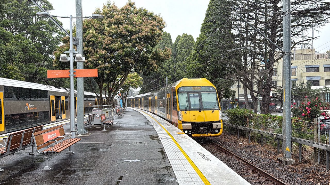Sydney Trains: A75 arriving at Artarmon
