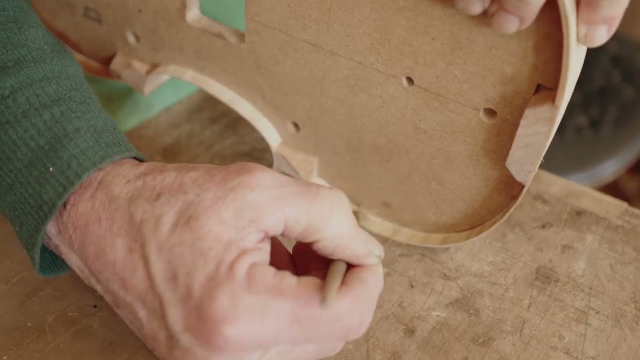 violinmaking: linings: why did the cremonese insert the centerbout-linigs in square mortices etc.
