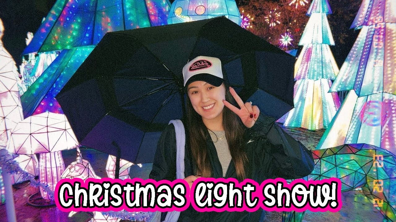 Going to See Christmas Lights at the Zoo!!! | Vlogmas Day 20
