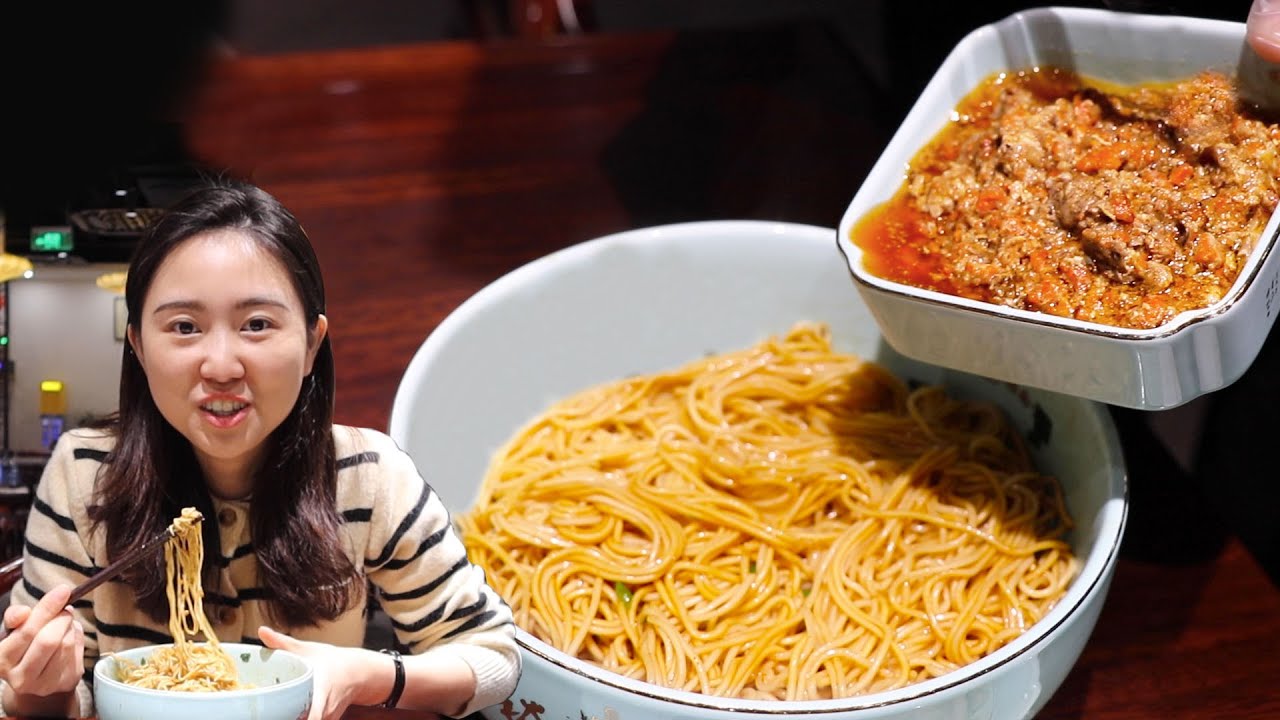 苏州秋季顶级时令，秃黄油面一碗118元！蟹黄蟹膏先炒后拌面，鲜美味道让人想舔碗