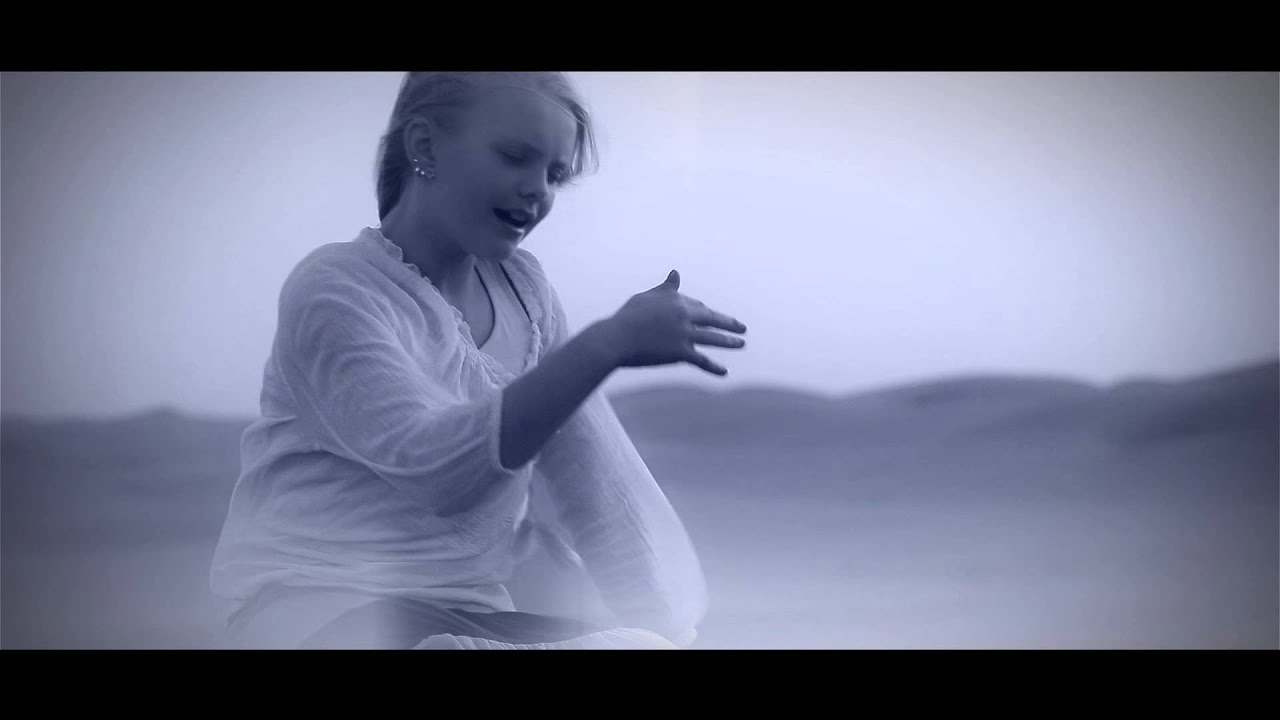Zaga Rehn performing the song Diamonds by Rihanna