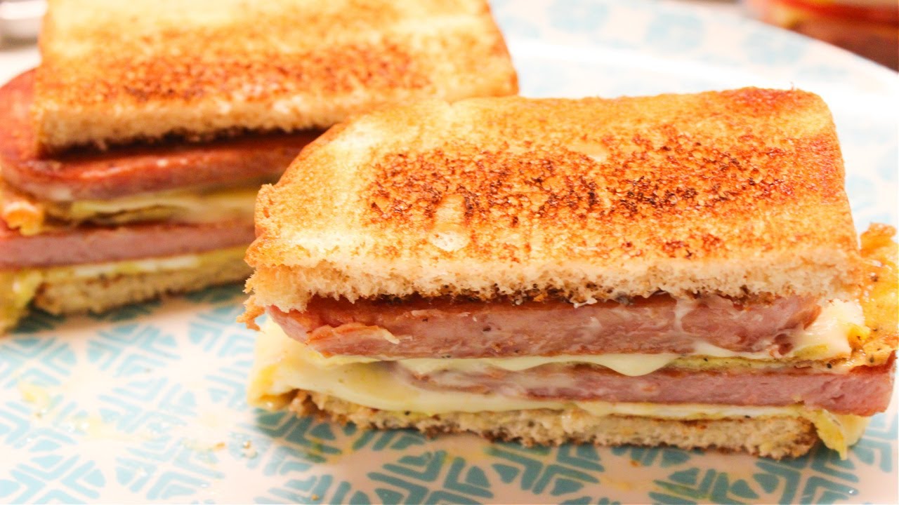 Delicious Breakfast Sandwich: How To Make A Spam Egg & Cheese Sandwich