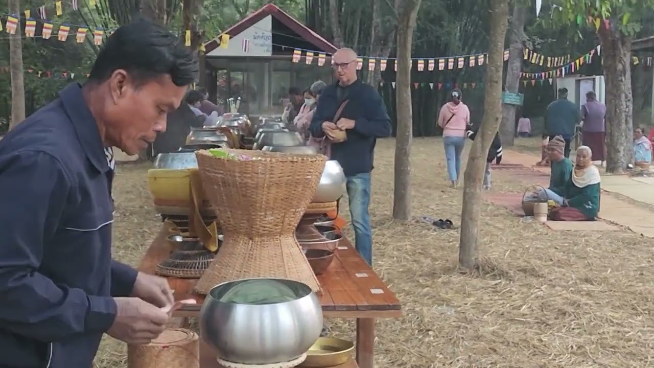 Храм Ранний старт в лесу Бан Май Ройет, Таиланд
