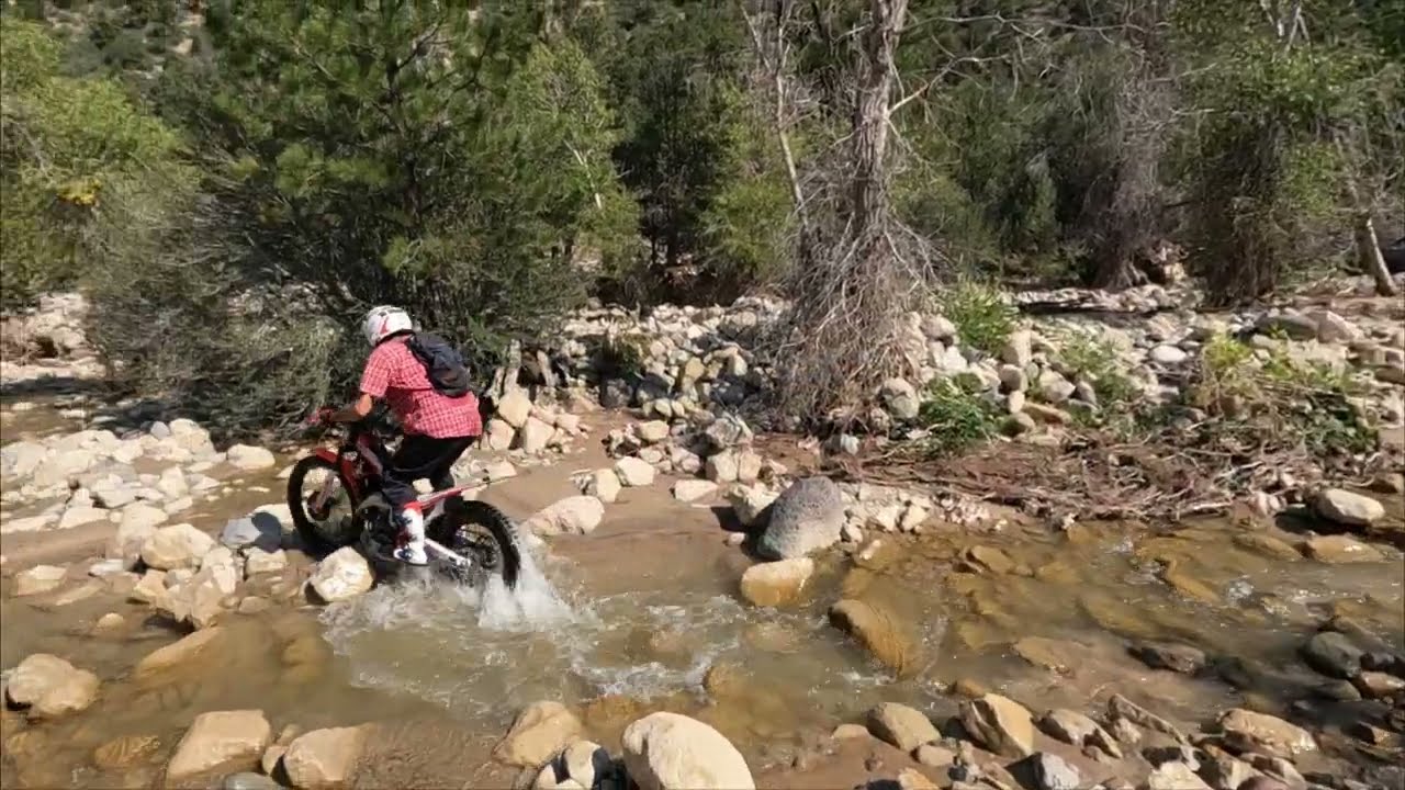 A true beginner at trials - Beta EVO 300 - Trying a water line with Josh