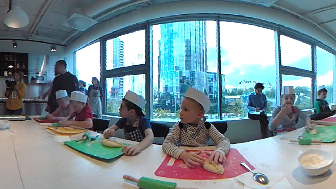 Видео 360&deg;. Кулинарный мастер-класс в Детском кафе
