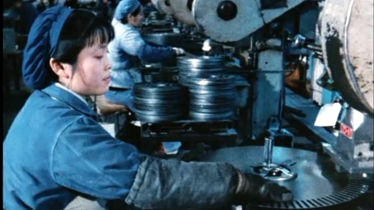 外国拍的中国纪录片3，真实展现了70年代上海工厂的生活
