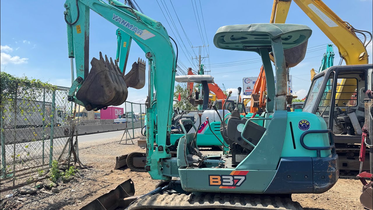 Xe đào B37-2 tay lái kẹp hông nguyên bản nhập Nhật | 0909 20 24 59 cơ giới Cát Nhân 