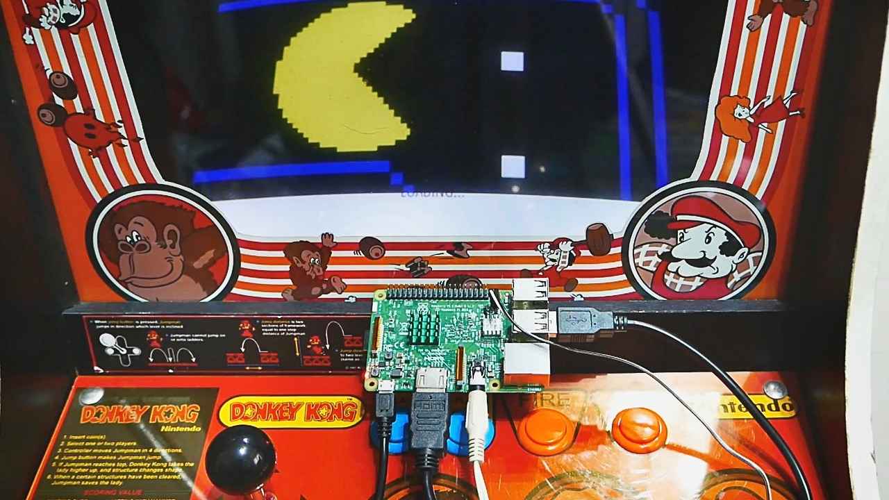 Botón de encendido en una Raspberry Pi 3.