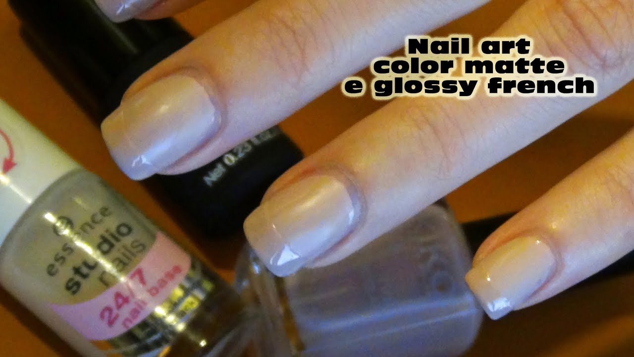 Nail art bon ton: colore opaco e french lucido