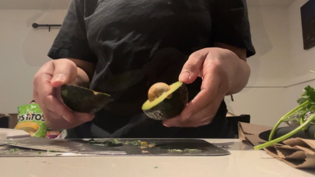 My Signature Chunky Guac Everyone Requests… Real Kitchen Sounds Included 👀