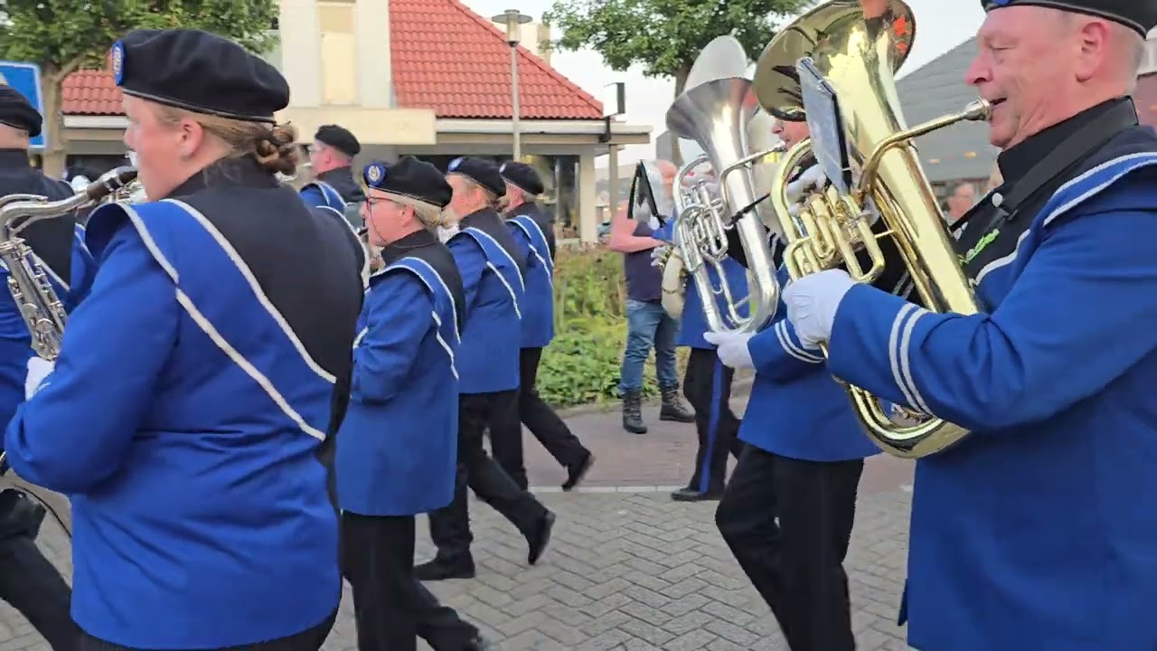 Marchingband Crescendo Alphen aan den Rijn | Verenigingenoptocht Roelofarendsveen 2024