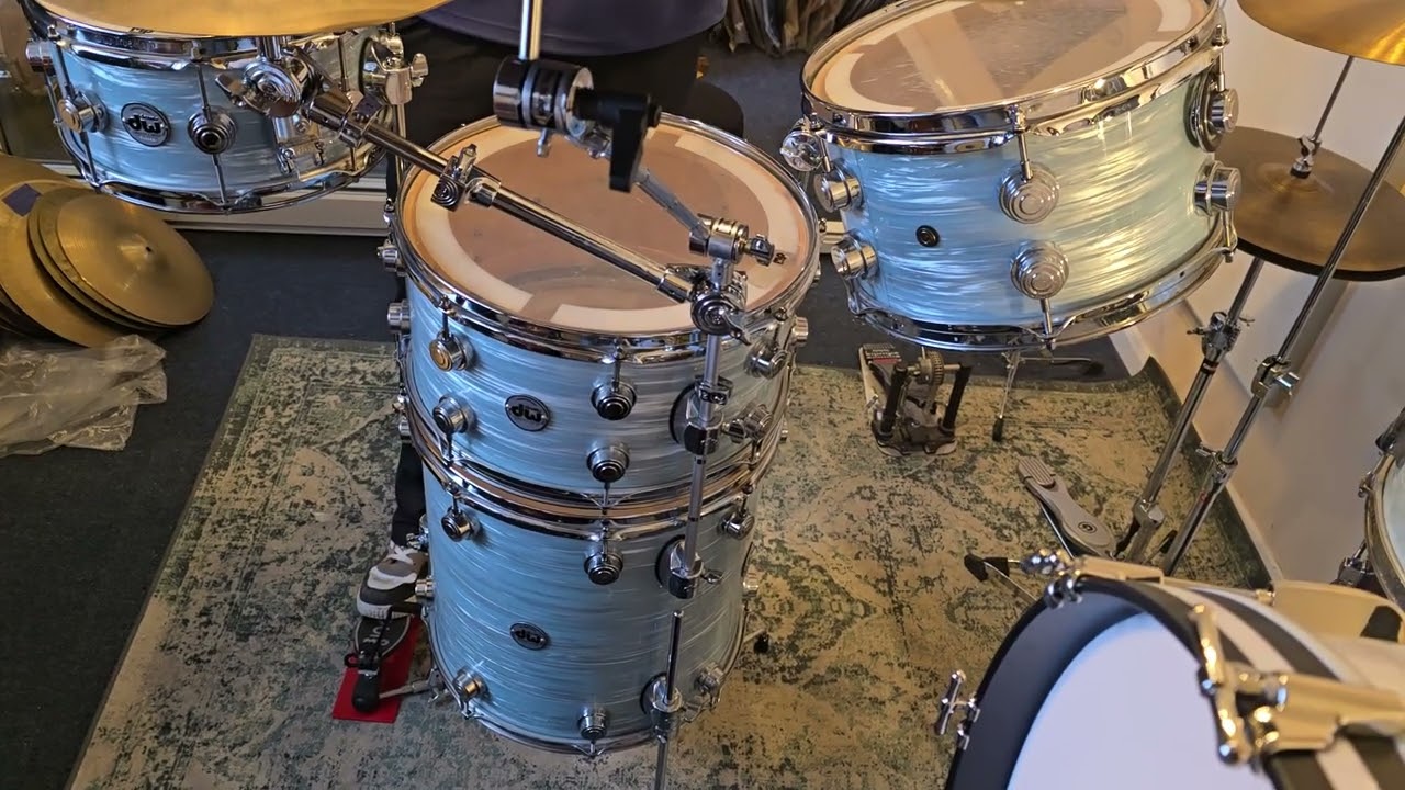 DW Drum Workshop Collectors Series Cocktail in Pale Blue Oyster 